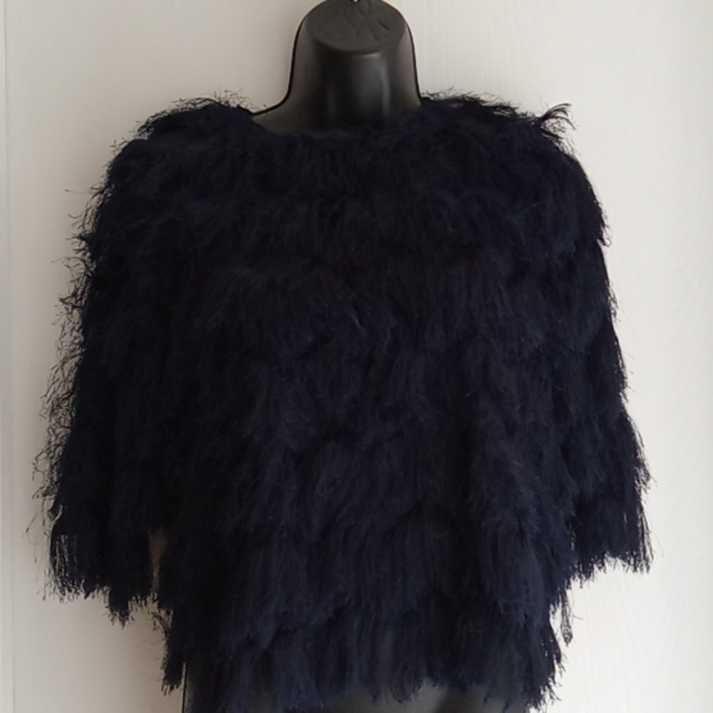 ⭐️ Host Pick ⭐️ Maple & Cliff | Unique Navy Faux Feather Top